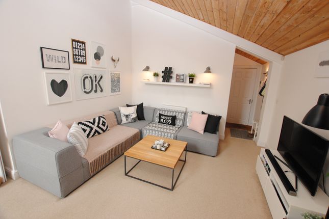 Thumbnail Flat for sale in Reading Road, Henley-On-Thames