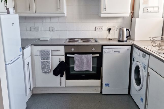 10, Simpson Close, London photo 3