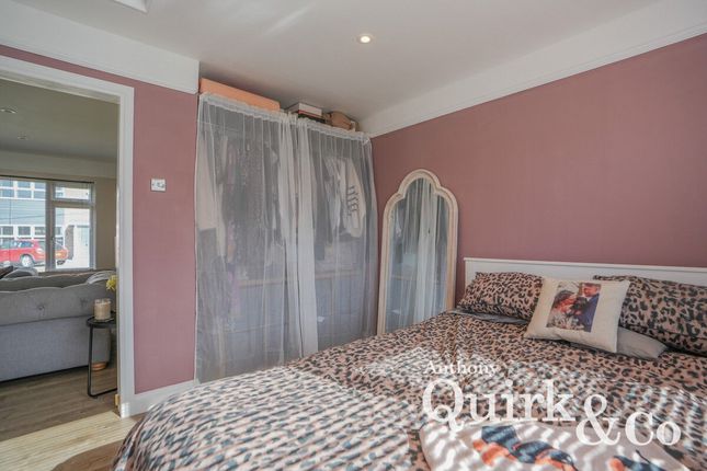 6, Beach Road, Canvey Island photo 4