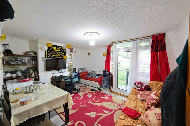38, Wyllen Close, London photo 4