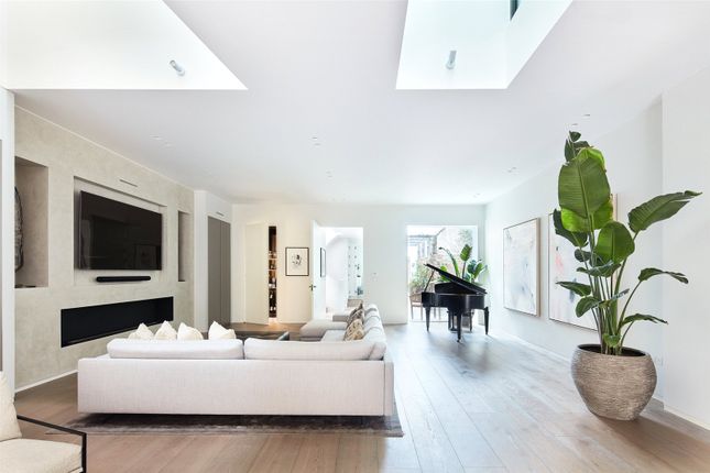 Detached house to rent in Rede Place, Notting Hill, London