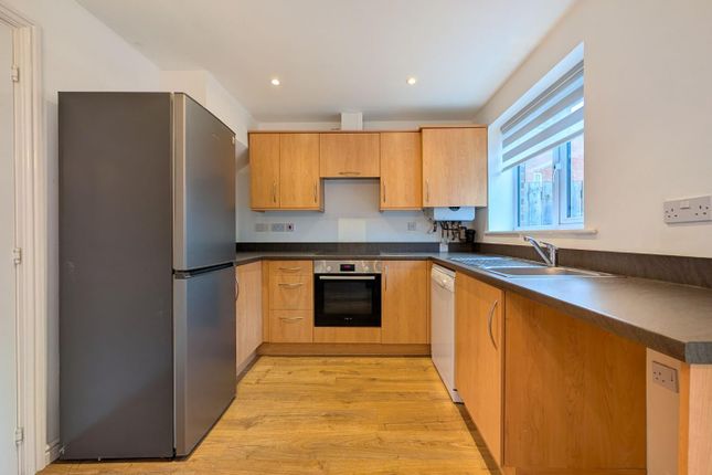 32, Bowden Close, Newcastle Upon Tyne photo 3