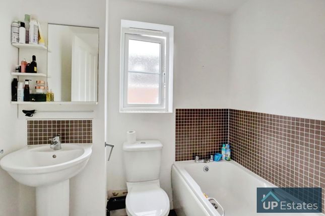 Link-detached house for sale in Bluebell Close, Hartshill, Nuneaton