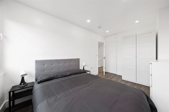 Duplex to rent in Kinross House, London