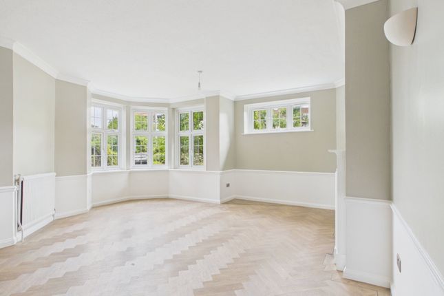 Vernon Court,Flat 11, Hendon Way, London photo 2
