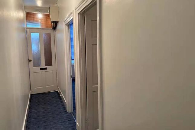 Flat to rent in Algernon Road, London