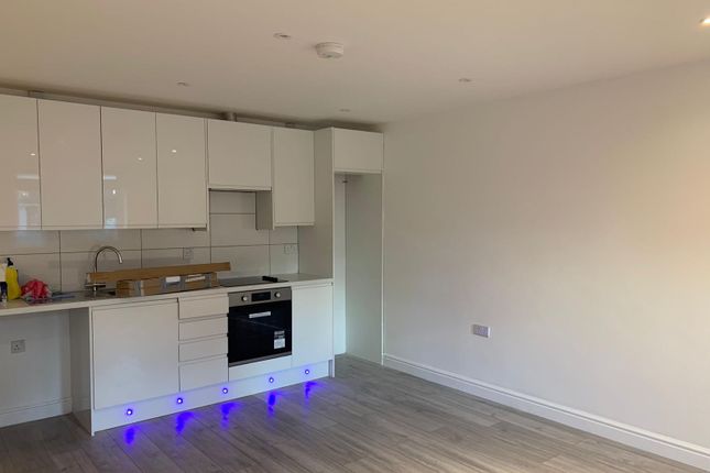 Flat to rent in Mornington Avenue, Ilford
