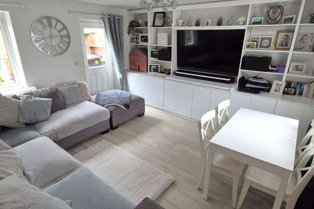 12, Walkers Close, Shefford photo 2
