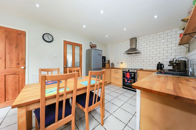 15, Widgeon Grove, Wolverhampton photo 3