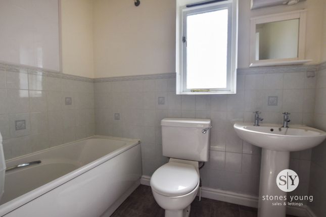 34 Milton Close, Blackburn photo 5