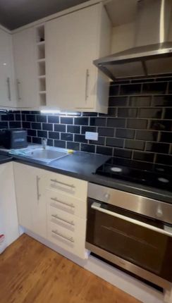 Flat to rent in Grimsdyke Road, Hatch End, Pinner