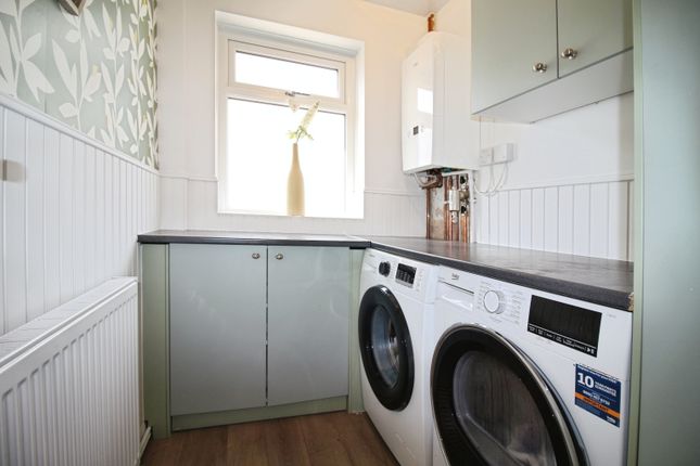 24, Hesketh Lane, Wakefield photo 4