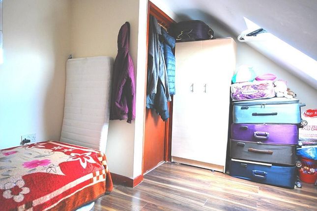 10A KATHLEEN AVENUE, WEMBLEY photo 3