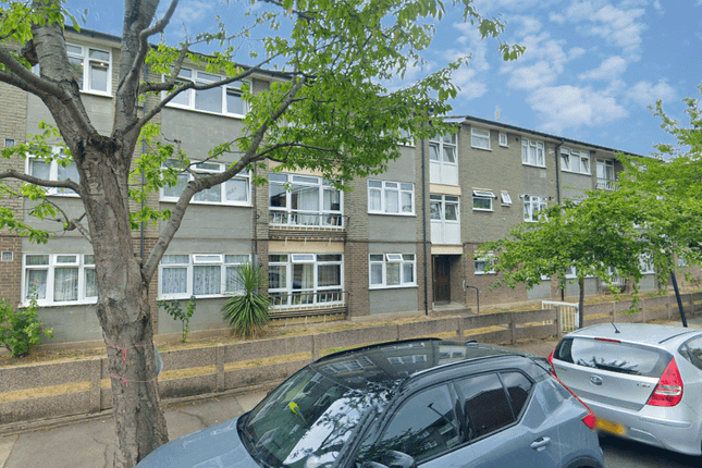 Thumbnail Flat to rent in Astonville Street, London
