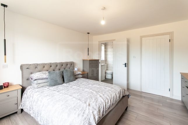 17 Palleg Road, Swansea photo 4