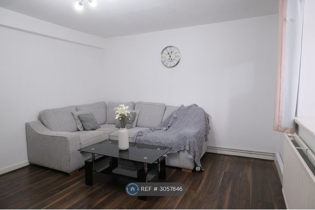 Flat, Knights Court Canterbury Gardens, Salford photo 2