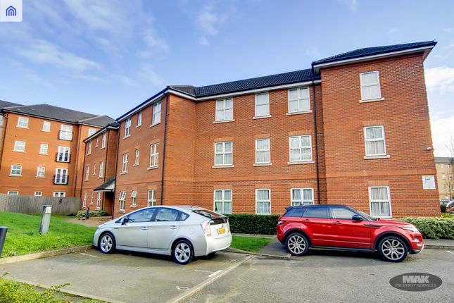Thumbnail Flat for sale in Piperway, Ilford
