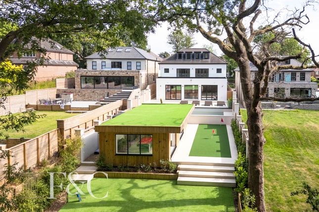 130 Cuffley Hill, Goffs Oak photo 2