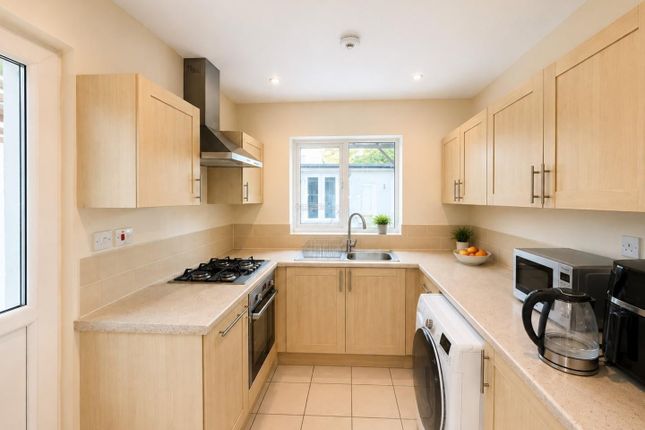 16, Station Crescent, London photo 5