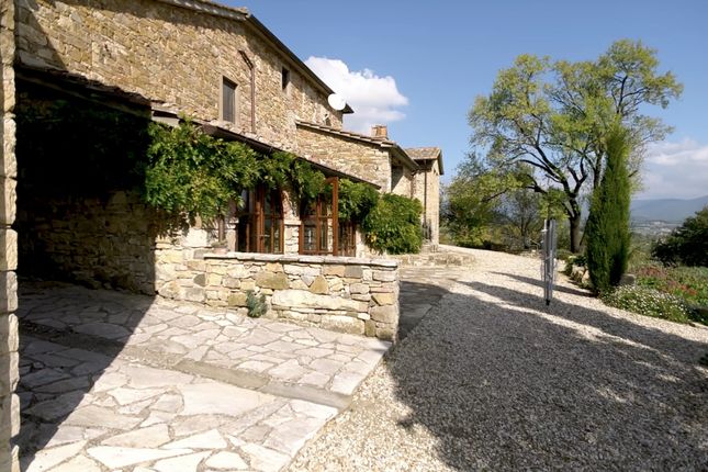 Country house for sale in Vista Lago, Anghiari, Tuscany