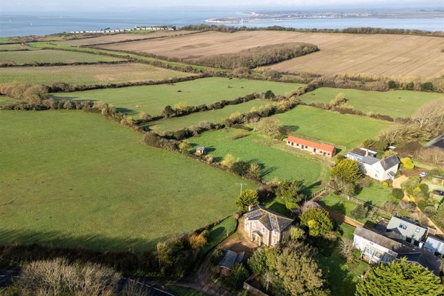 Highgrove House, Halletts Shute, Yarmouth photo 2
