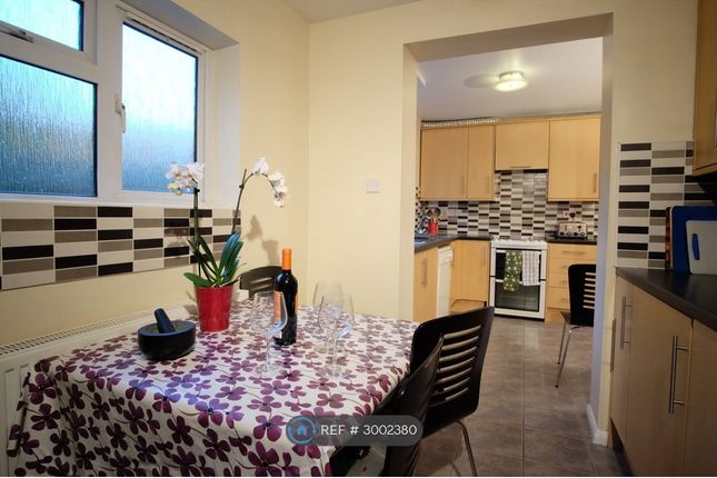 Brompton Close, Aylesbury photo 5