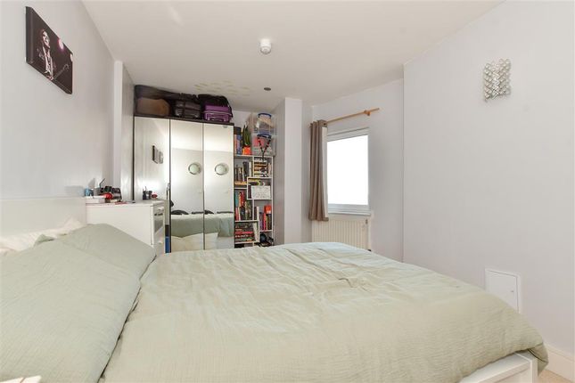 Thumbnail Flat for sale in High Road, Ilford, Essex