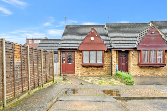 Bungalow for sale in The Hatch, Enfield