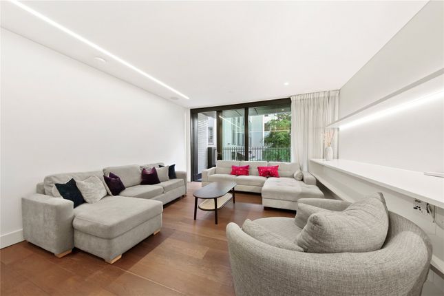 Flat for sale in Rathbone Place, Fitzrovia, London
