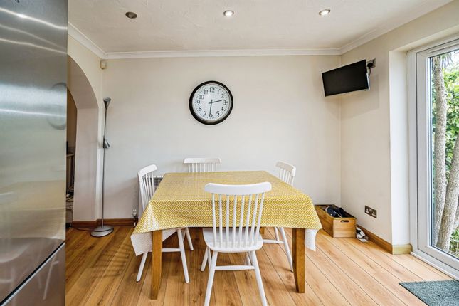 25, Westfield Road, Slough photo 3