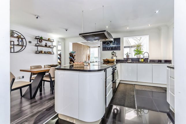 11, Sandpiper Road, Surrey photo 4
