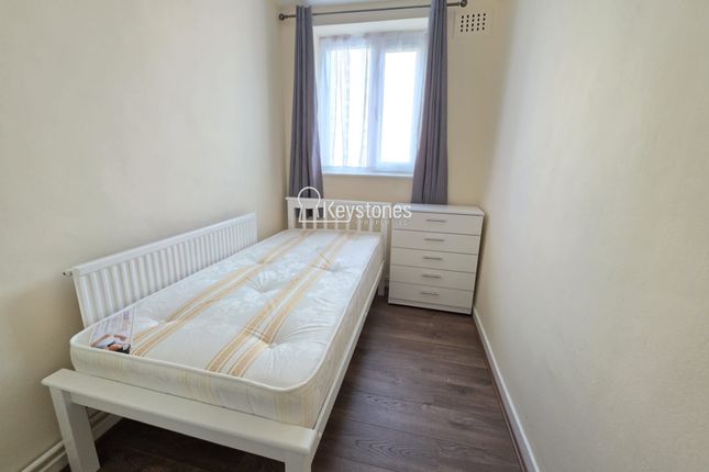 14 Thornaby House (Room 2), Canrobert Street, London photo 2