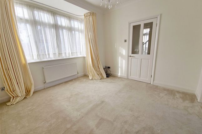 381, Chepstow Avenue, Hornchurch photo 3