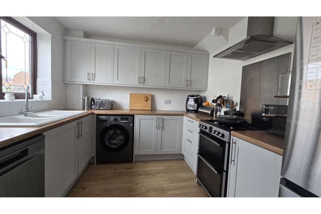 15, Trenchard Crescent, Chelmsford photo 4