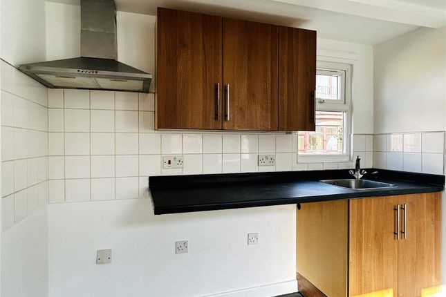 16, Sea Crescent, Clacton-on-Sea photo 5