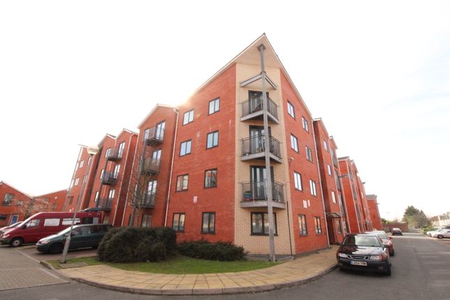 2 bed flat to rent in Pearson Way, Mitcham CR4