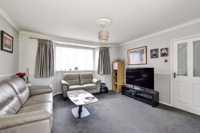 121 High Road, Watford photo 2
