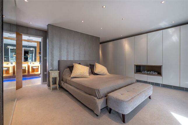 Flat for sale in Hermitage Street, London
