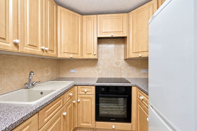 Flat 23, Homecedars House Elstree Road, Bushey photo 2