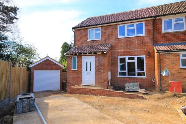 3 bed semi-detached house to rent in Middlemoor Road, Frimley