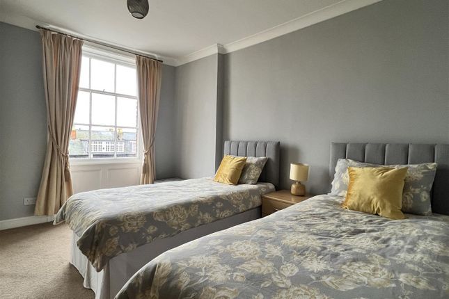 Flat for sale in Queens Parade, Scarborough