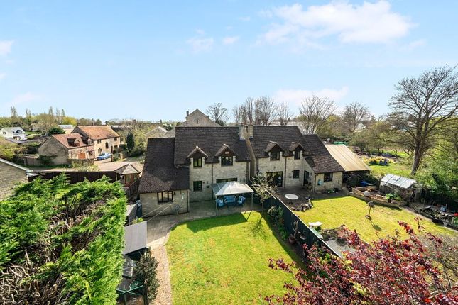 THE LARKS, Old Rectory Court, Wendlebury, Bicester photo 3