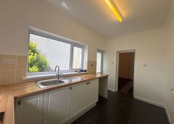 46 Harford Street, Tredegar photo 4