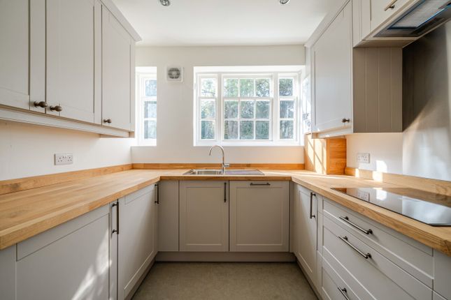 Flat 13, Stonehills Court,, College Road, London photo 2