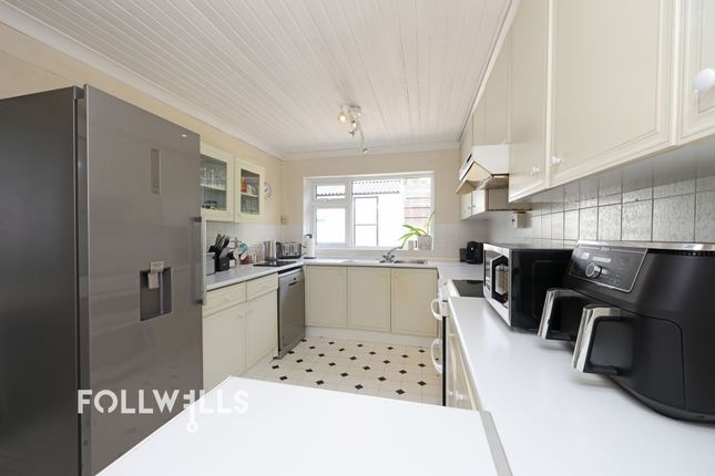 7 Spring Field, Market Drayton photo 3