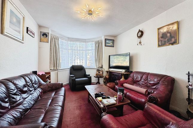 213 Camrose Avenue, Edgware photo 2