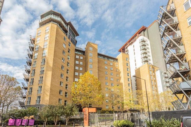 Flat to rent in Naxos Buildings, 4 Hutchings Street, Westferry, Canary Wharf, South Quay, London