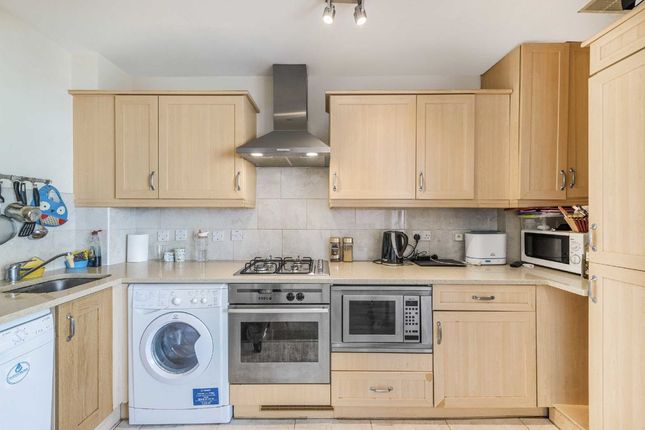 Flat to rent in North Bank, London