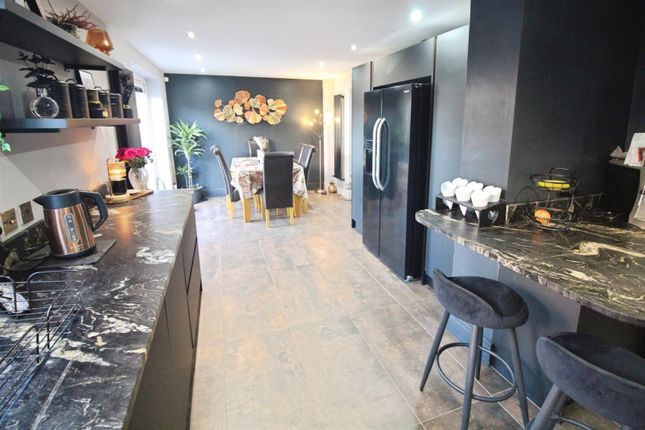 8, Mowbray Chase, Leeds photo 3