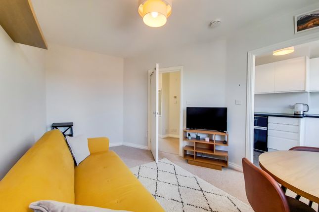 Flat for sale in Old Kent Road, London